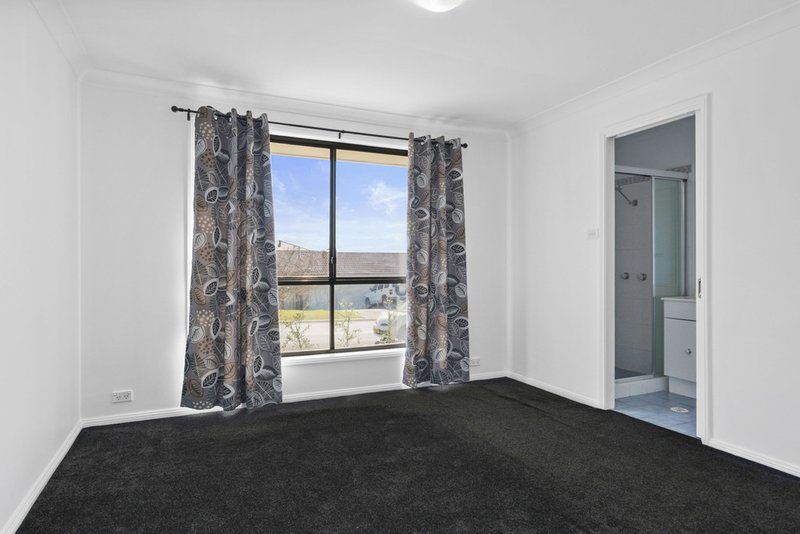 Photo - 31 Coco Drive, Glenmore Park NSW 2745 - Image 5