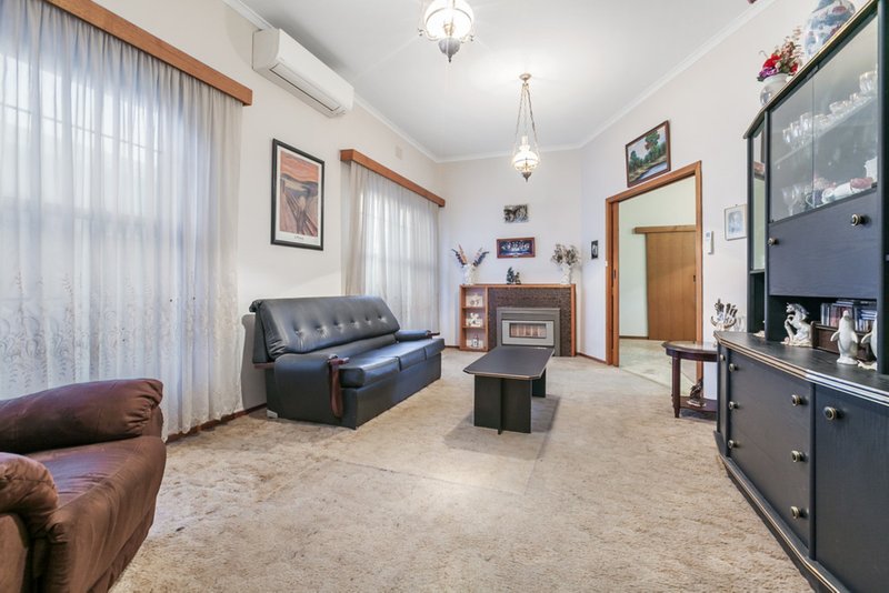 Photo - 31 Compton Street, Reservoir VIC 3073 - Image 3