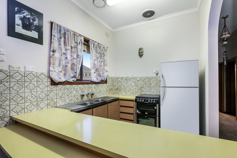 Photo - 31 Compton Street, Reservoir VIC 3073 - Image 6