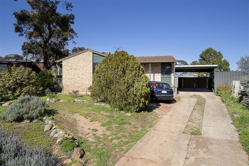 Photo - 31 Coorara Court, Craigmore SA 5114 - Image 2