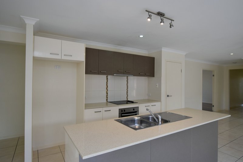 Photo - 31 Cornforth Crescent, Kirkwood QLD 4680 - Image 3