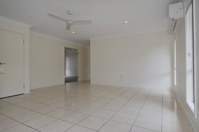 Photo - 31 Cornforth Crescent, Kirkwood QLD 4680 - Image 8