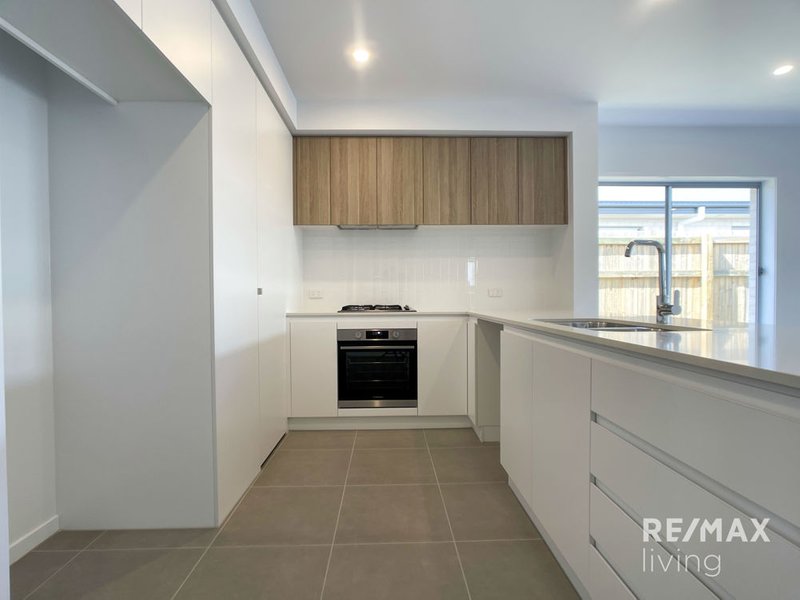 Photo - 31 Crawford Street, Strathpine QLD 4500 - Image 4