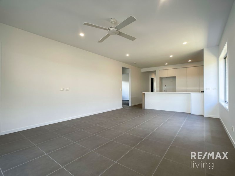 Photo - 31 Crawford Street, Strathpine QLD 4500 - Image 6