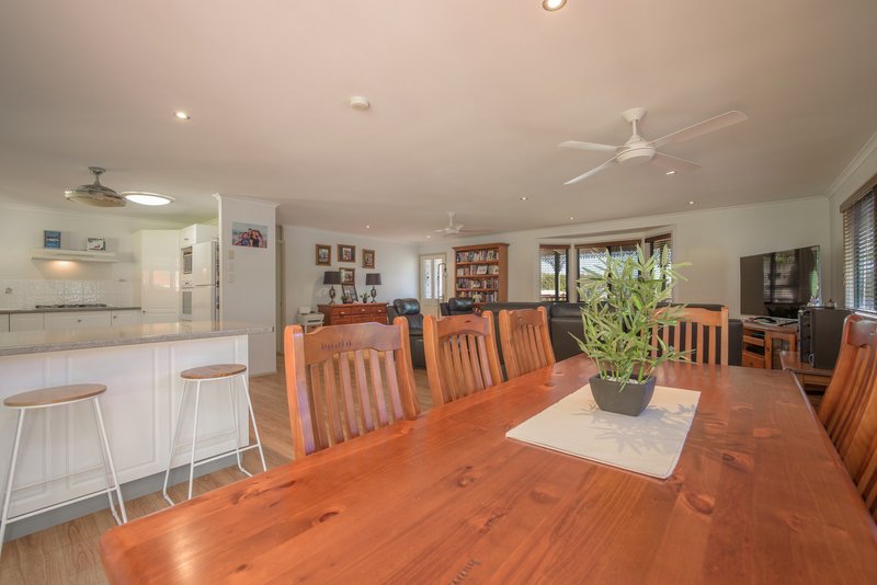 Photo - 31 Crest Avenue, Boyne Island QLD 4680 - Image 6