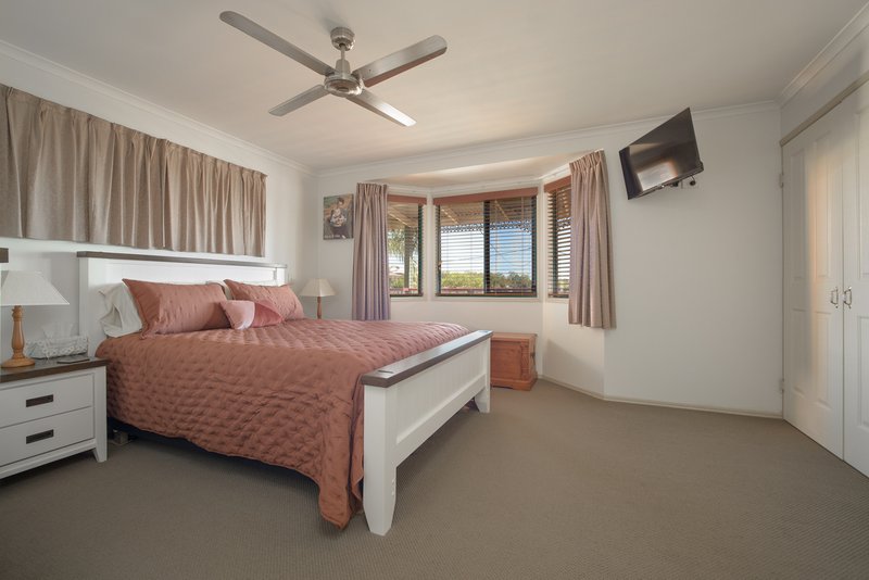 Photo - 31 Crest Avenue, Boyne Island QLD 4680 - Image 10