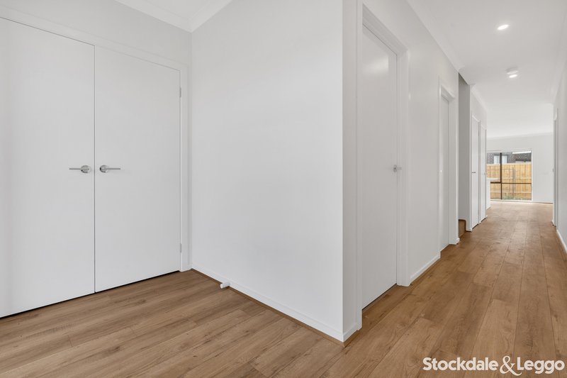 Photo - 31 Curbridge Drive, Donnybrook VIC 3064 - Image 2