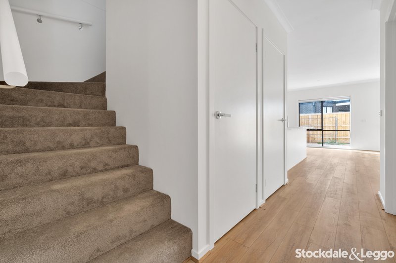 Photo - 31 Curbridge Drive, Donnybrook VIC 3064 - Image 3