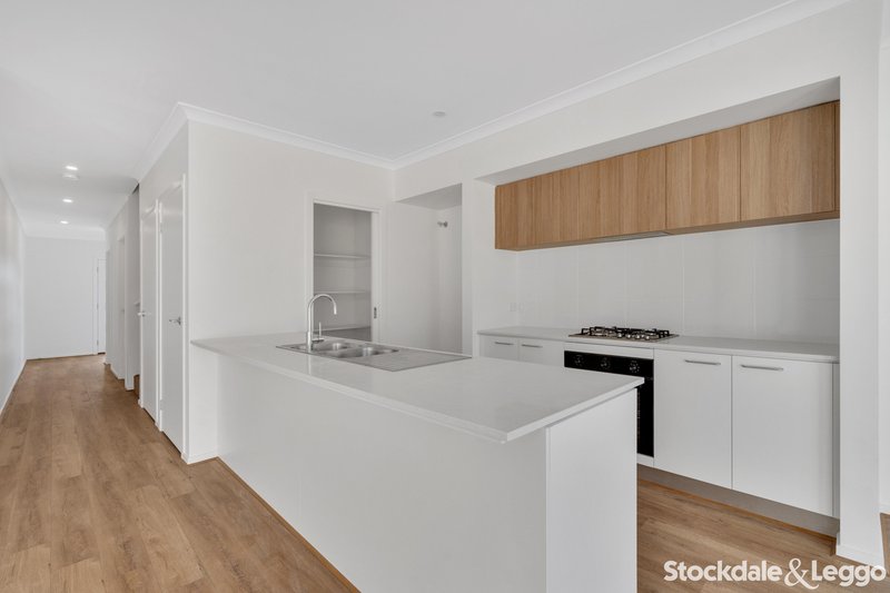 Photo - 31 Curbridge Drive, Donnybrook VIC 3064 - Image 4