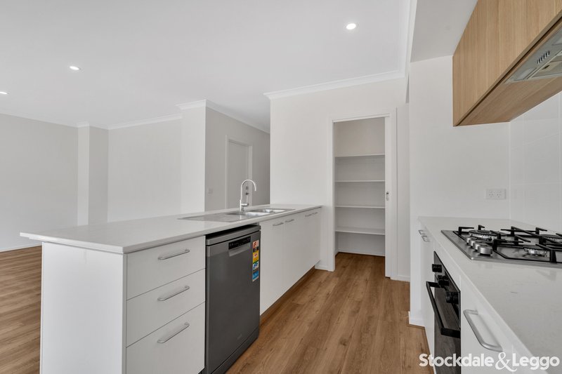 Photo - 31 Curbridge Drive, Donnybrook VIC 3064 - Image 6