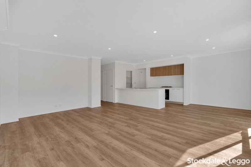Photo - 31 Curbridge Drive, Donnybrook VIC 3064 - Image 7