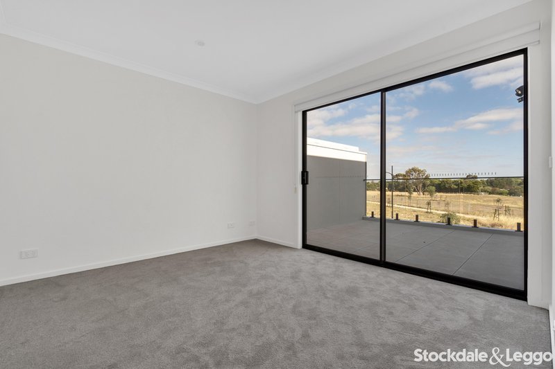 Photo - 31 Curbridge Drive, Donnybrook VIC 3064 - Image 8