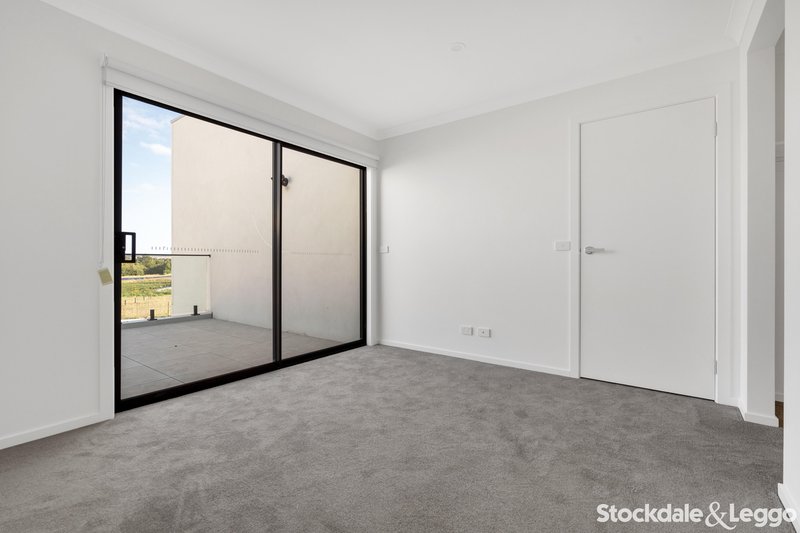 Photo - 31 Curbridge Drive, Donnybrook VIC 3064 - Image 9