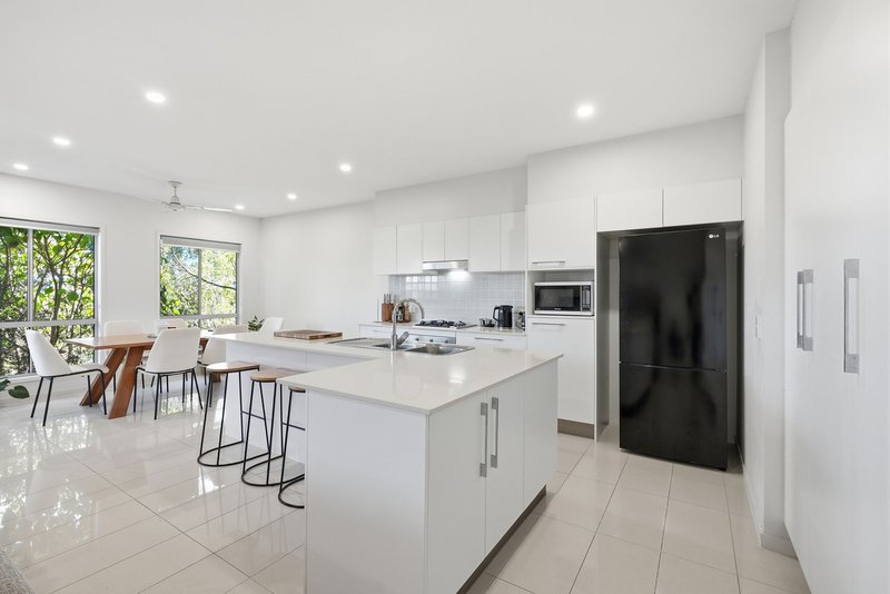 Photo - 31 Currumbin Chase, Currumbin QLD 4223 - Image 2