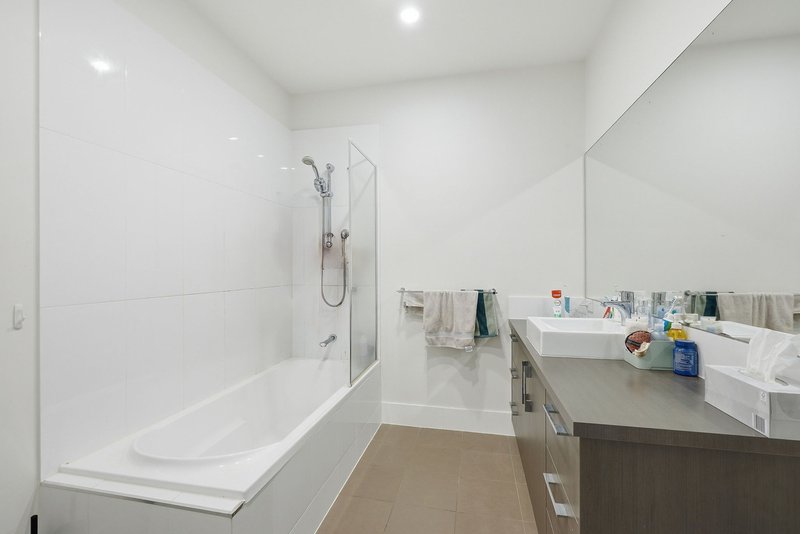 Photo - 31 Currumbin Chase, Currumbin QLD 4223 - Image 12