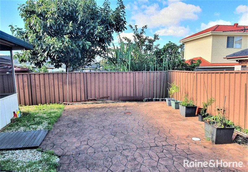 Photo - 31 Cyclamen Place, Macquarie Fields NSW 2564 - Image 12