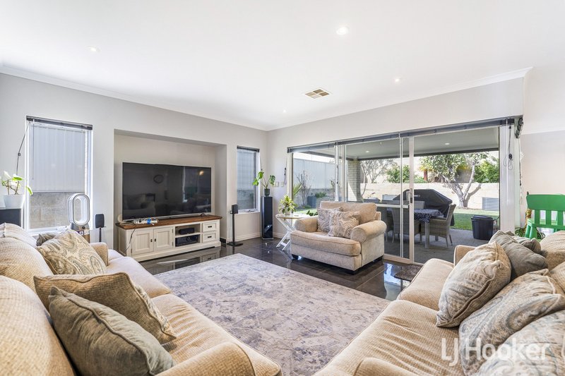 Photo - 31 Dalwallinu Terrace, Dawesville WA 6211 - Image 12