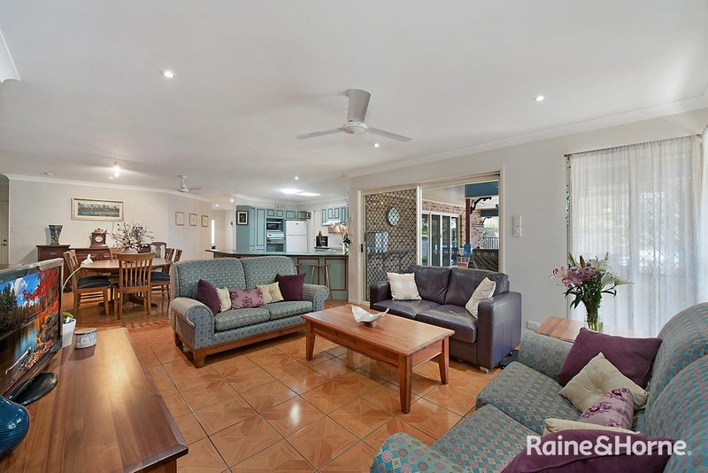 Photo - 31 Delacroix Place, Mackenzie QLD 4156 - Image 11