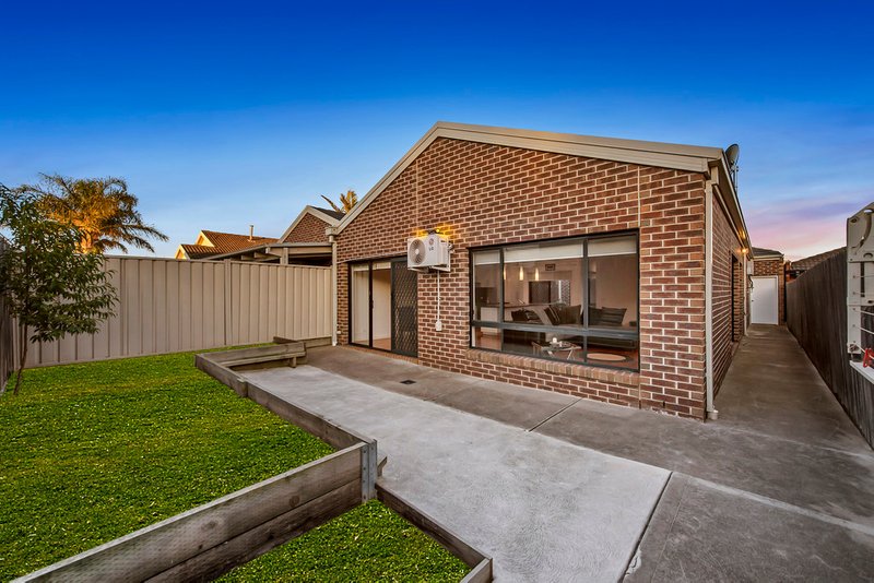 Photo - 31 Delbridge Drive, Sydenham VIC 3037 - Image 9