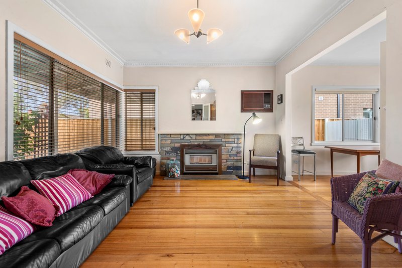 Photo - 31 Devoy Street, Oakleigh South VIC 3167 - Image 3