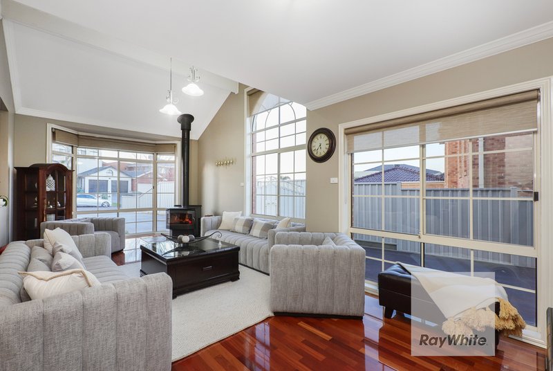 Photo - 31 Dorset Drive, Greenvale VIC 3059 - Image 7