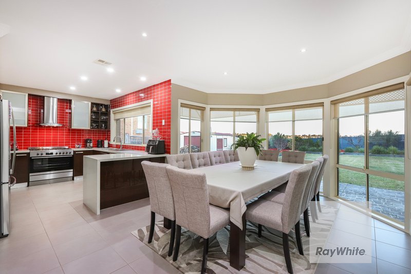 Photo - 31 Dorset Drive, Greenvale VIC 3059 - Image 8