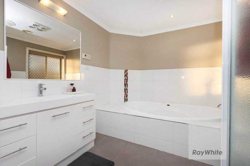 Photo - 31 Dorset Drive, Greenvale VIC 3059 - Image 15