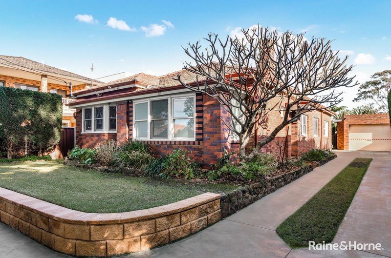 Photo - 31 Earlwood Avenue, Earlwood NSW 2206 - Image