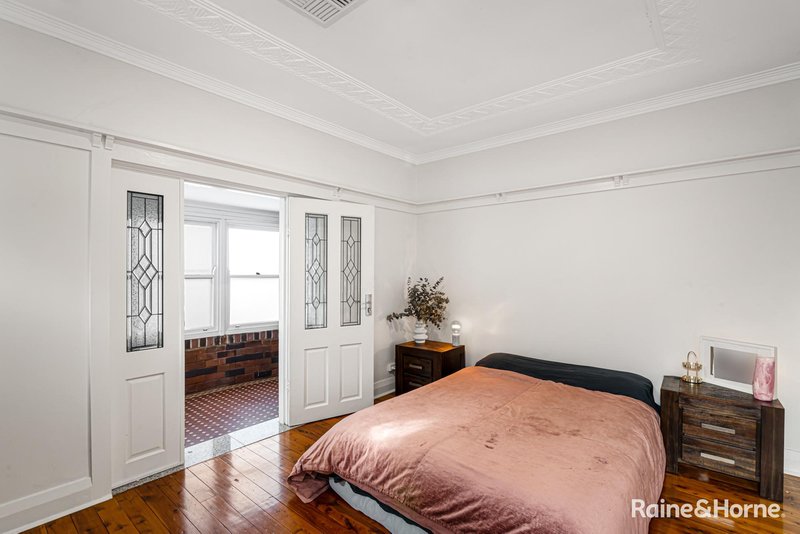 Photo - 31 Earlwood Avenue, Earlwood NSW 2206 - Image 6