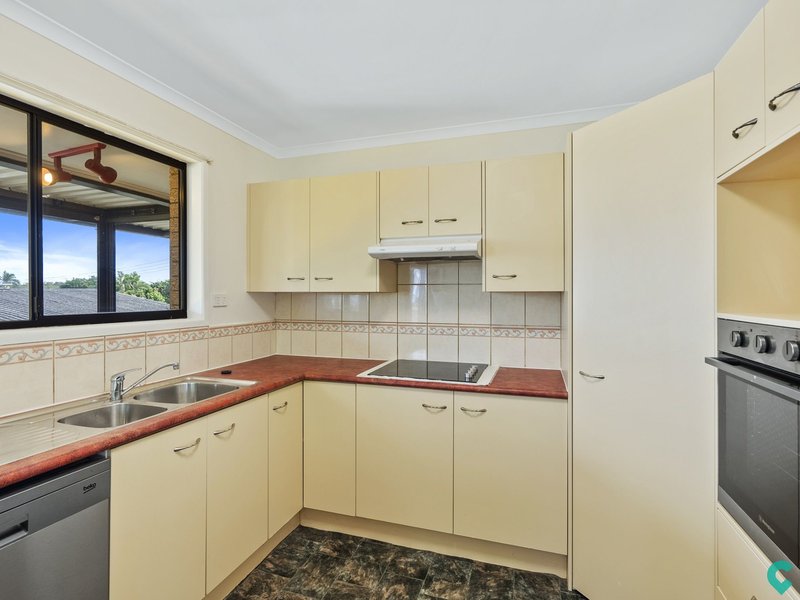 Photo - 31 Ellerdale Court, Strathpine QLD 4500 - Image 2