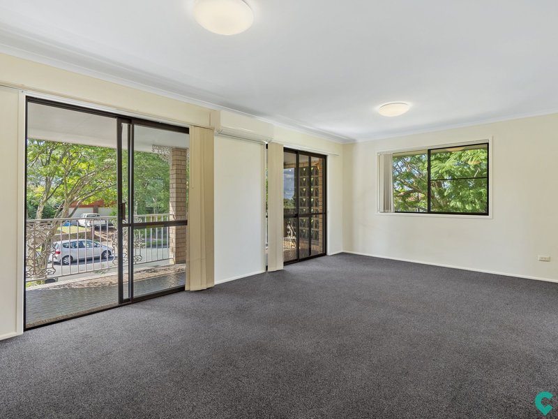 Photo - 31 Ellerdale Court, Strathpine QLD 4500 - Image 4