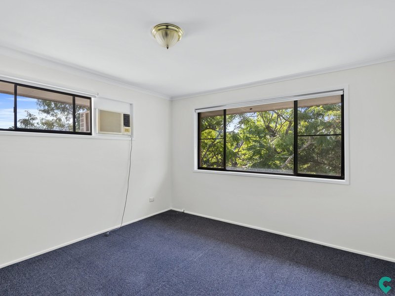 Photo - 31 Ellerdale Court, Strathpine QLD 4500 - Image 7