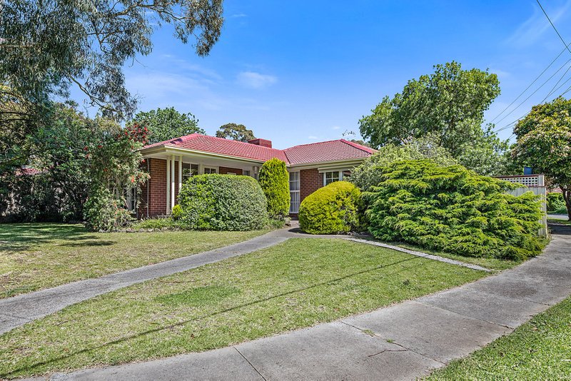 31 Elmwood Crescent, Glen Waverley VIC 3150