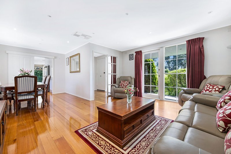 Photo - 31 Elmwood Crescent, Glen Waverley VIC 3150 - Image 5