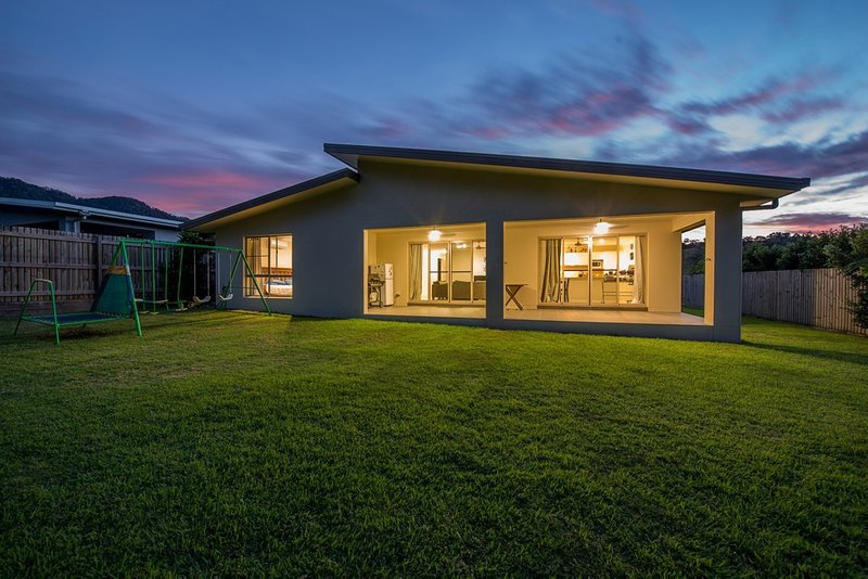 Photo - 31 Endeavour Circuit, Cannonvale QLD 4802 - Image 2