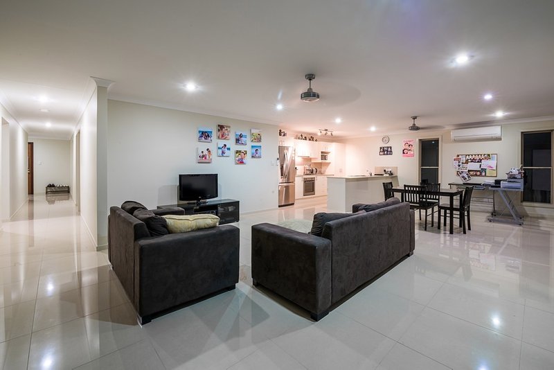 Photo - 31 Endeavour Circuit, Cannonvale QLD 4802 - Image 3