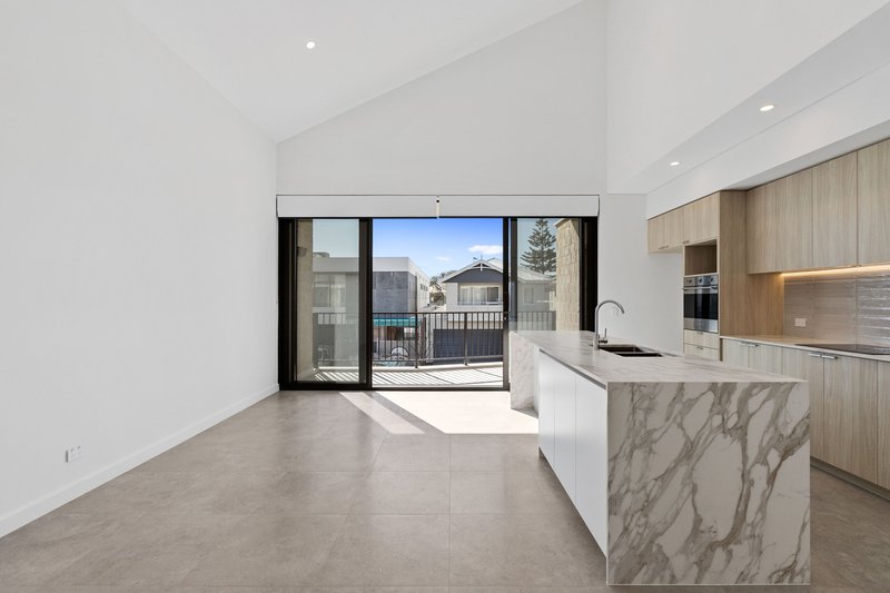 Photo - 3/1 Enderby Close, North Coogee WA 6163 - Image 3