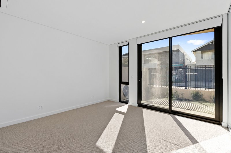 Photo - 3/1 Enderby Close, North Coogee WA 6163 - Image 8