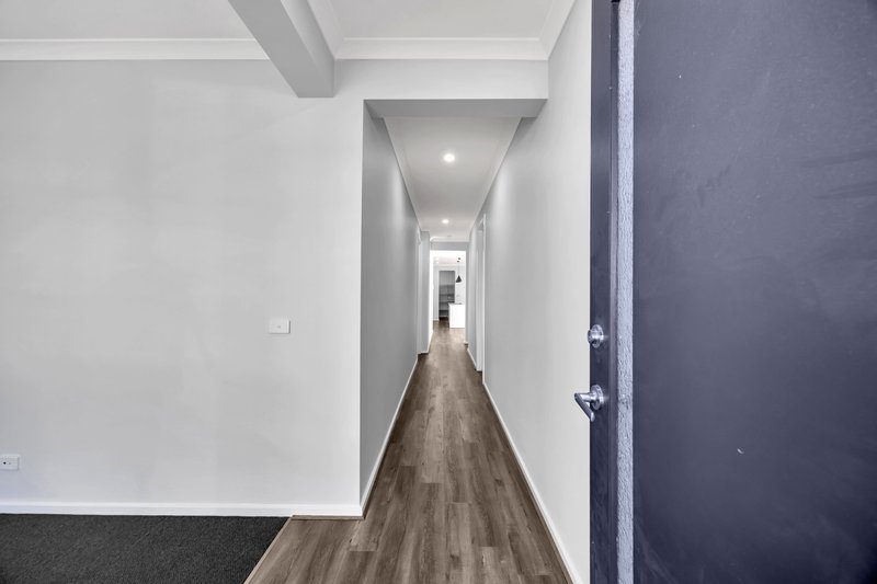 Photo - 31 Equestrian Street, Tarneit VIC 3029 - Image 3