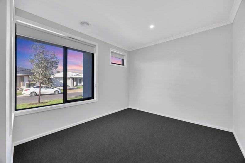 Photo - 31 Equestrian Street, Tarneit VIC 3029 - Image 5