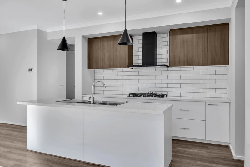 Photo - 31 Equestrian Street, Tarneit VIC 3029 - Image 7