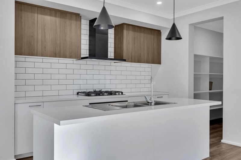 Photo - 31 Equestrian Street, Tarneit VIC 3029 - Image 10