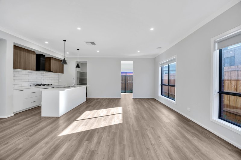 Photo - 31 Equestrian Street, Tarneit VIC 3029 - Image 12