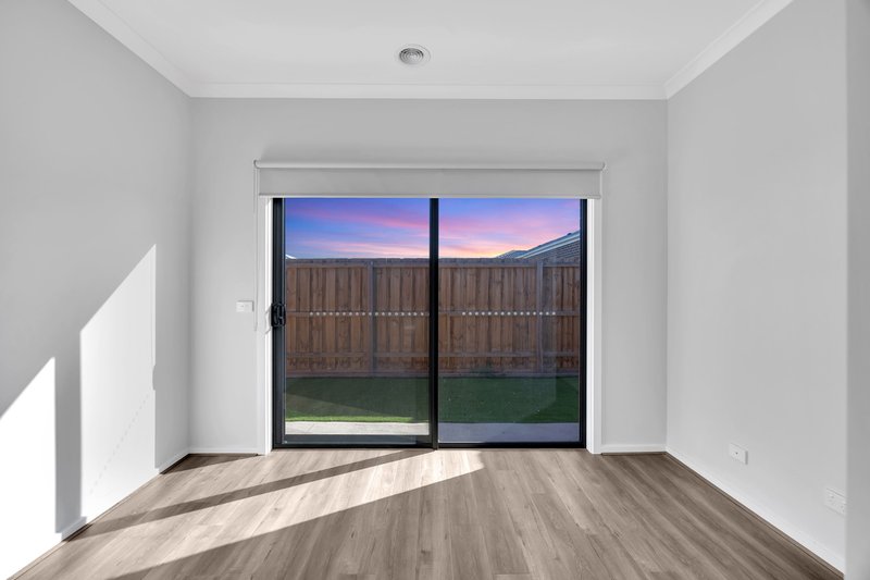 Photo - 31 Equestrian Street, Tarneit VIC 3029 - Image 16