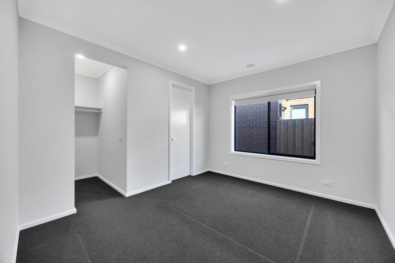 Photo - 31 Equestrian Street, Tarneit VIC 3029 - Image 17