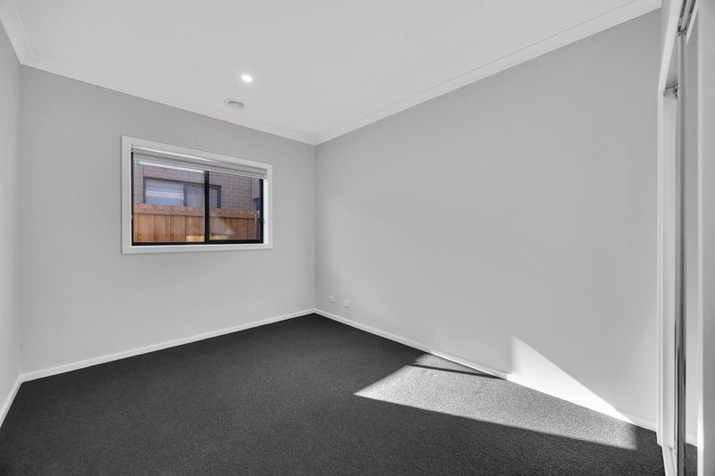 Photo - 31 Equestrian Street, Tarneit VIC 3029 - Image 19