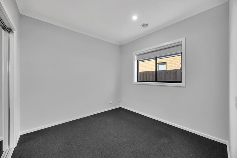 Photo - 31 Equestrian Street, Tarneit VIC 3029 - Image 20