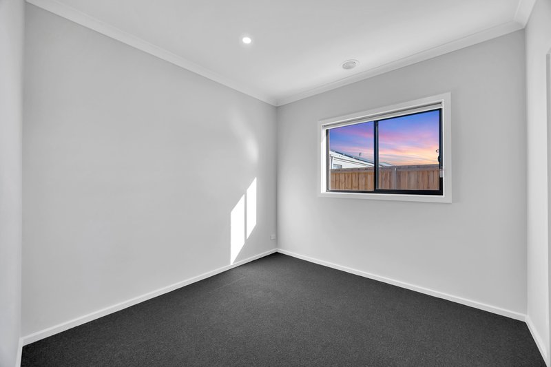 Photo - 31 Equestrian Street, Tarneit VIC 3029 - Image 21