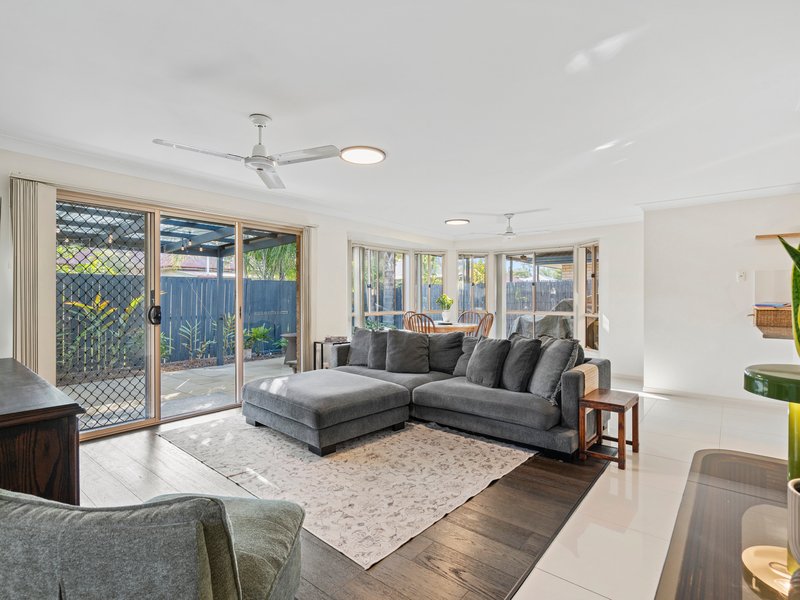 Photo - 31 Erncroft Place, Rocklea QLD 4106 - Image 2