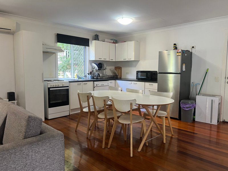 Photo - 31 Essex Road, Indooroopilly QLD 4068 - Image 5